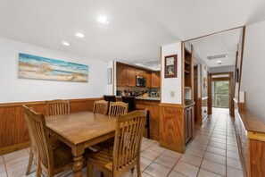 Dining - House of the Rising Sun: Oceanfront Townhome w/views, Community Pool and Tennis Courts (Nags Head)