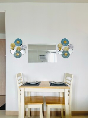 Dormitorio compartido, 1 habitación, con acceso para personas discapacitadas, para fumadores | Comedor