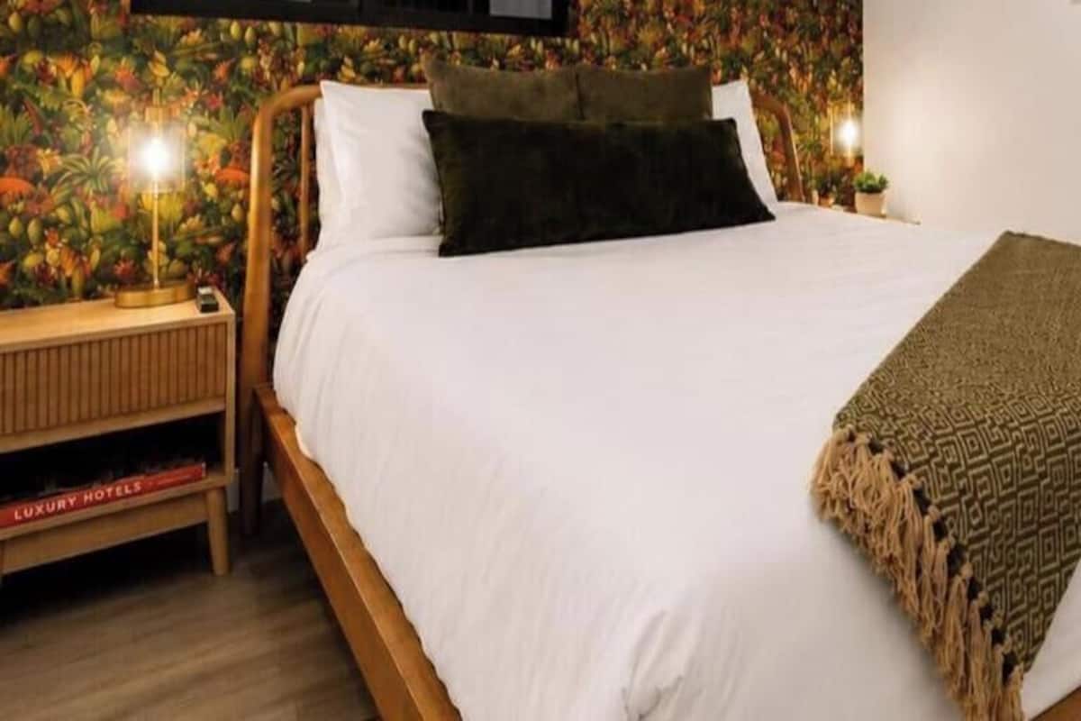 Interior 1 Bedroom without Window | Free WiFi