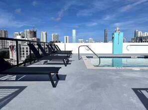 Outdoor pool - Heart of Wynwood - Rooftop Pool -Balcony (Miami)