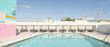 1 bedroom interior without window | Pool auf dem Dach