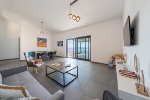 TV, books - Secluded Paxos Villa with Pool, WiFi, Parking (Ozias Gaios)