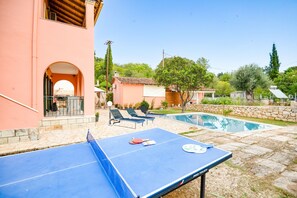 Terrace/patio - Stay close to beaches and tavernas while enjoying your own private pool (Gazatika)