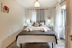 Iron/ironing board, free WiFi, bed sheets