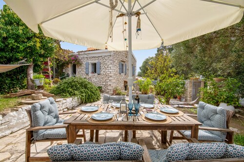 Thodoros Apartment – 3 Bedrooms, Sea Views, Family-Friendly