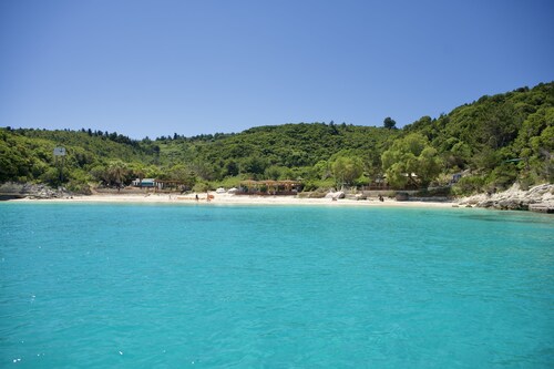 Thodoroulis Apartment – 2 People, Sea Views, Private Garden