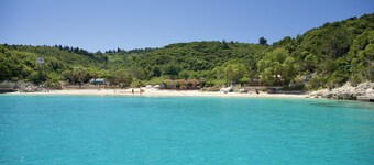 Thodoroulis Apartment – 2 People, Sea Views, Private Garden