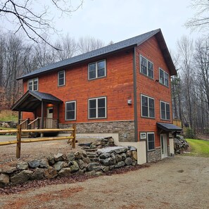 �المنشأة من الخارج