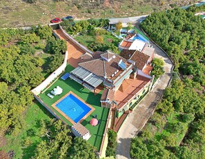 Exterior - Experience authentic Costa del Sol living at Sara Sol, a beautiful 2 bedroom villa with private pool near Nerja (Nerja)