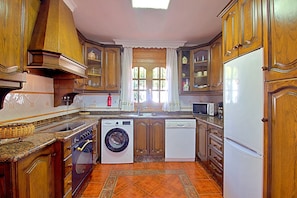 Fridge, microwave, oven, dishwasher - Experience authentic Costa del Sol living at Sara Sol, a beautiful 2 bedroom villa with private pool near Nerja (Nerja)