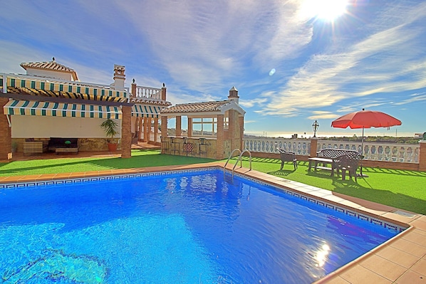 Pool - Experience authentic Costa del Sol living at Sara Sol, a beautiful 2 bedroom villa with private pool near Nerja (Nerja)