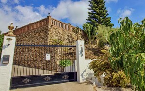 Property grounds - Countryside villa with private pool near Frigiliana village (Frigiliana)