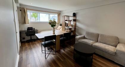 Cozy & Bright Comfortable Basement Suite