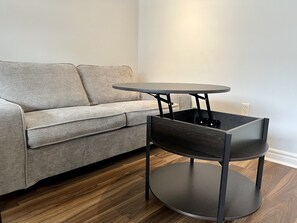 Living area - Cozy & Bright Comfortable Basement Suite (Montréal)