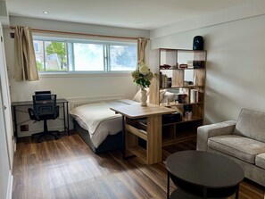 Internet - Cozy & Bright Comfortable Basement Suite (Montréal)