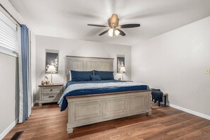Tabla de planchar con plancha, wifi gratis y ropa de cama 