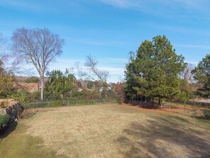 Property grounds - Cozy Luxe 3BR Ranch /Huge Yard/ East Fort Smith (Fort Smith)