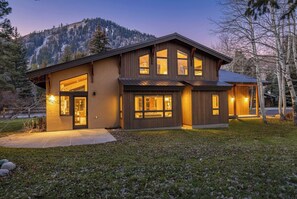 Exterior - The Sawtooth Modern | Designer Build | Hot Tub | River Access (Ketchum)