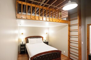 Tabla de planchar con plancha, wifi gratis, ropa de cama