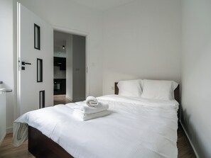 Iron/ironing board, WiFi, bed sheets