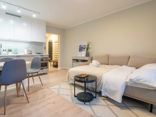 Iron/ironing board, WiFi, bed sheets