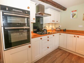 Private kitchen - LITTLE BARGATE, pet friendly in Castleton, Peak District (Hope Valley)