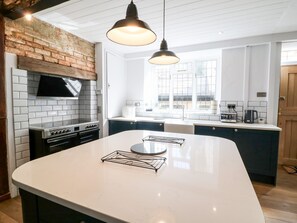 Private kitchen - THE OLD BAKERY, family friendly, with a garden in Hook Norton (Banbury)