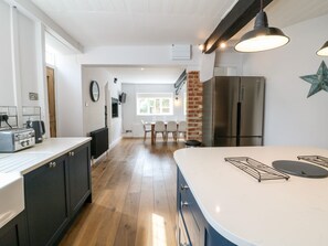 Private kitchen - THE OLD BAKERY, family friendly, with a garden in Hook Norton (Banbury)