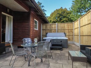 Outdoor dining - WOODLANDS VIEW, pet friendly, with hot tub in Leek (Leek)
