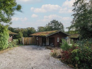 Exterior - WOODLANDS VIEW, pet friendly, with hot tub in Leek (Leek)