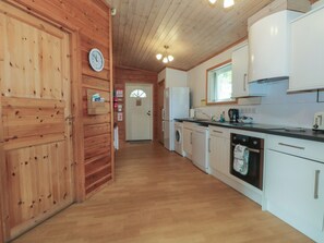 Private kitchen - WOODLANDS VIEW, pet friendly, with hot tub in Leek (Leek)