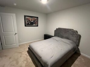 3 chambres, fer et planche à repasser, Wi-Fi, draps fournis