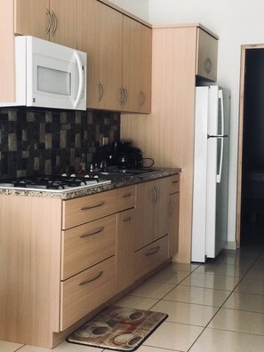 Coffee/tea maker, microwave, toaster, cookware/dishes/utensils - Apartments Pepe's View - C (Aguada)