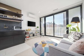 TV - Havana Lane | Boutique 1B1B in South Melbourne (South Melbourne)