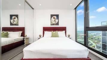 2 bedrooms, desk, iron/ironing board, WiFi