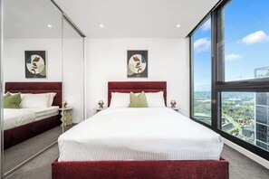 2 habitaciones, escritorio, tabla de planchar con plancha y wifi 