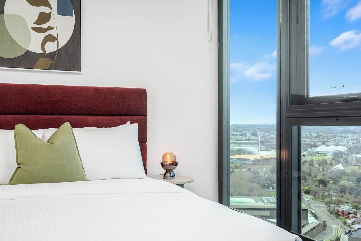 2 bedrooms, desk, iron/ironing board, WiFi