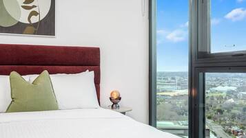 2 bedrooms, desk, iron/ironing board, WiFi