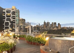Property grounds - Emerald Suite - City View Hot Tub & Free Parking (Melbourne)