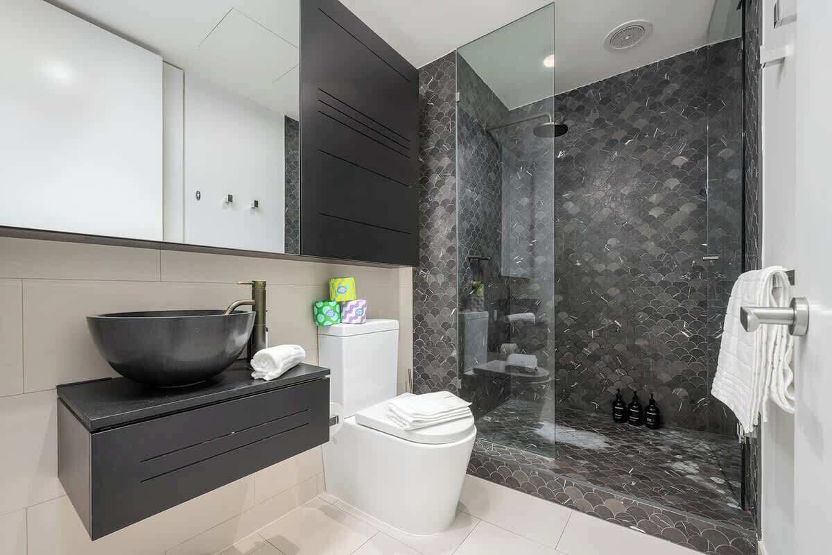 Shower, hair dryer, towels, shampoo