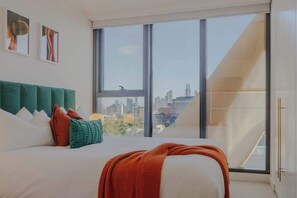 Iron/ironing board, travel cot, WiFi, bed sheets - King Bed Suite|2b2b|FreePark|MelbourneCityViews (Melbourne)