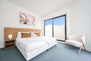 3 bedrooms, iron/ironing board, WiFi, bed sheets - Spire House - Spacious 3B2B, Free Parking Onsite (St Kilda)