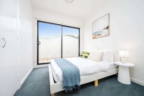 3 slaapkamers, een strijkplank/strijkijzer, wifi, beddengoed