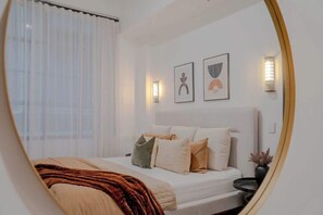 1 bedroom, iron/ironing board, travel cot, WiFi - Majorca Lane - 1King2Queen - Flinders Lane Melbourne (Melbourne)