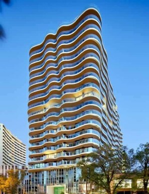 Exterior - Jade Lane - 2 Queen Bed and Hot Tub with View, Parking (Melbourne)