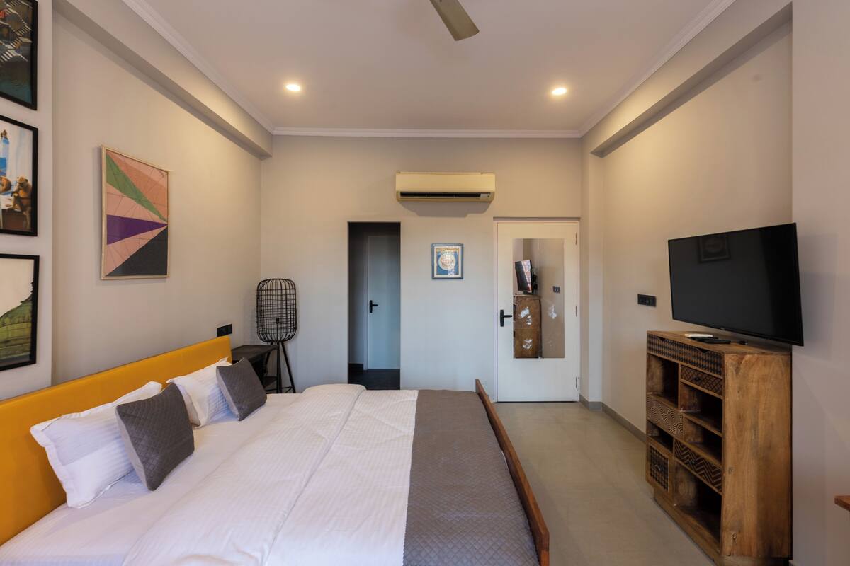 Phòng đôi Deluxe, ban công, quang cảnh thành phố | Két bảo mật tại phòng, bàn, khu vực làm việc phù hợp cho laptop