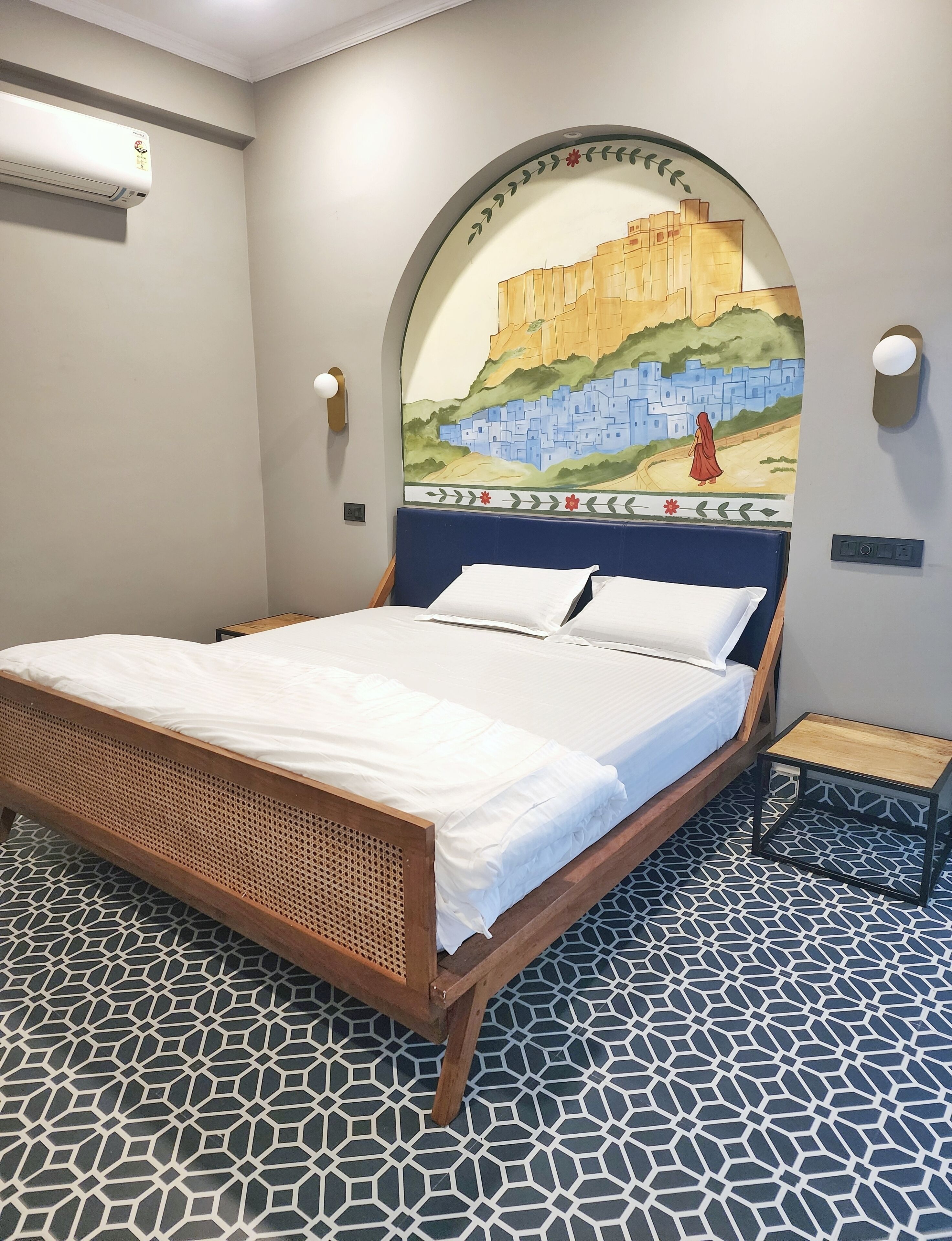 Superior Double Room, Balcony, City View | Down comforters, in-room safe, individually decorated, desk