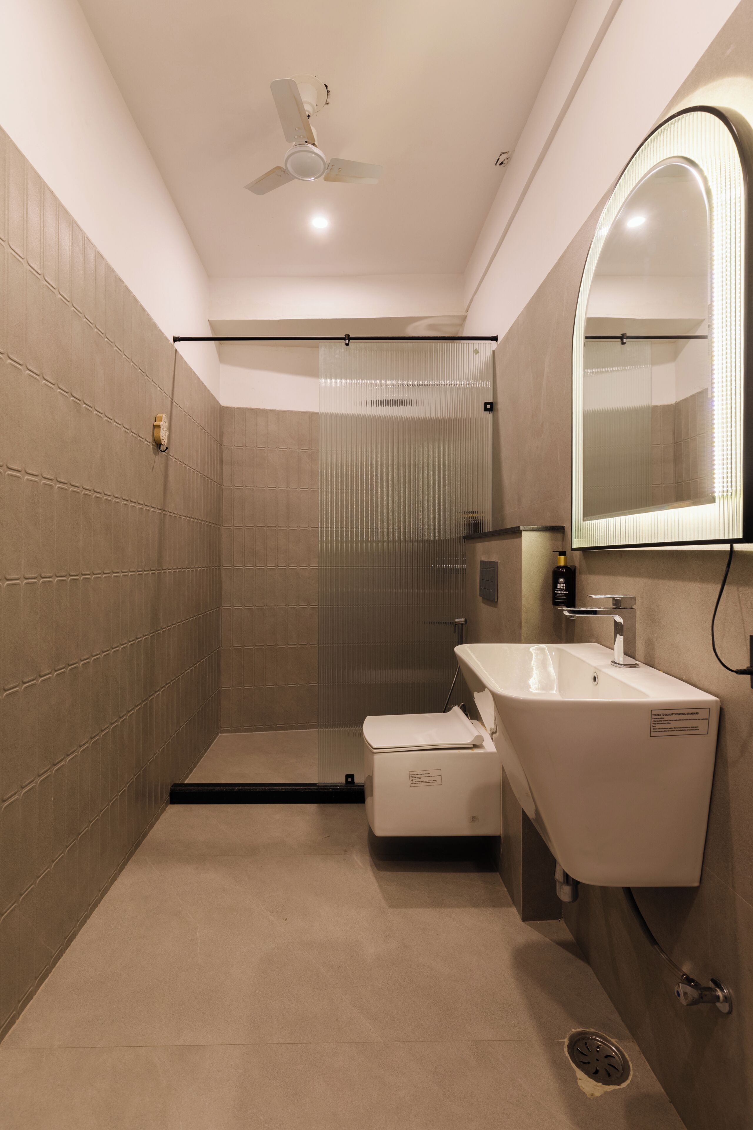 Superior Double Room, Balcony, Courtyard View | Bathroom | Shower, rainfall showerhead, free toiletries, hair dryer