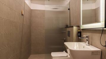 Superior Double Room, Balcony, Courtyard View | Bathroom | Shower, rainfall showerhead, free toiletries, hair dryer