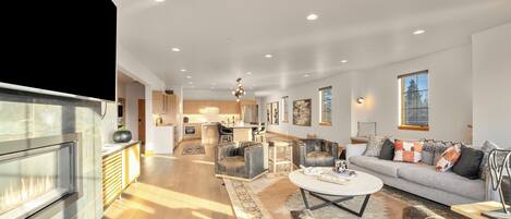 Televisión y chimenea